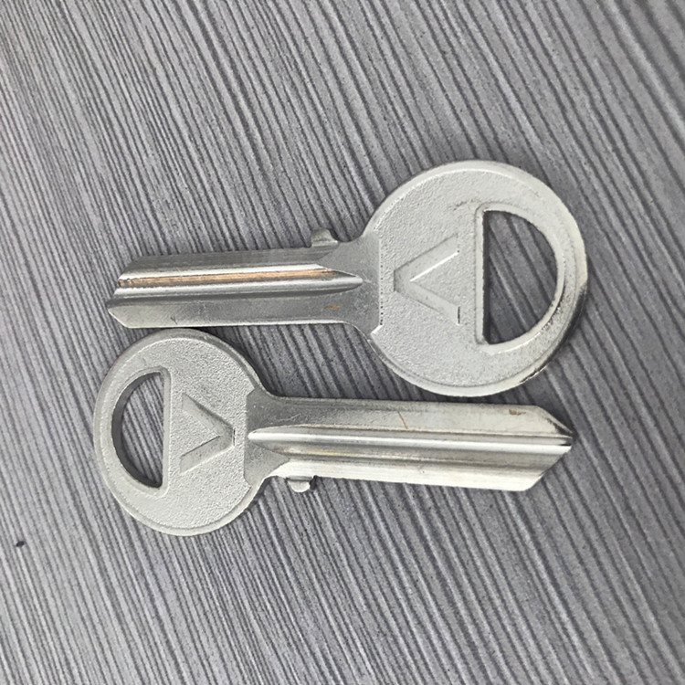 用于锁门的空白钥匙